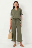 Ruffle Detail Capri Pant
